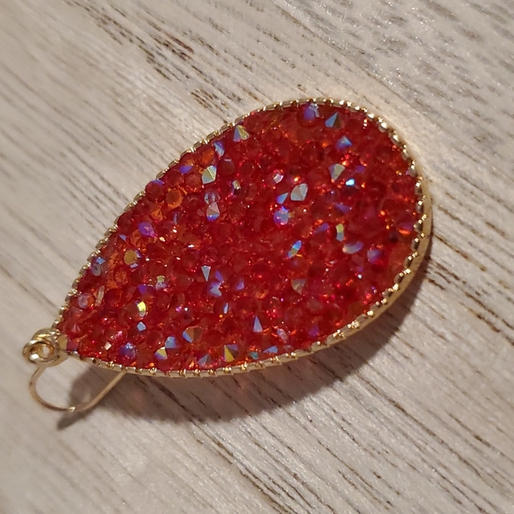 Red Aurora Borealis rhinestone Goldtone druzy earrings teardrop shaped - Picture 2 of 6